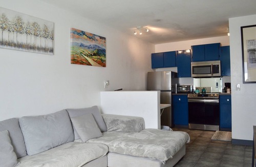 Paradise Condo | Cozy Condo 5 minutes from strip, airport, and UNLV