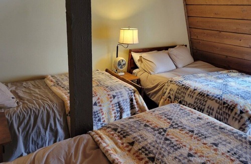 Woodwinds Condo | Cozy Condo in the Woods with Garage Parking
