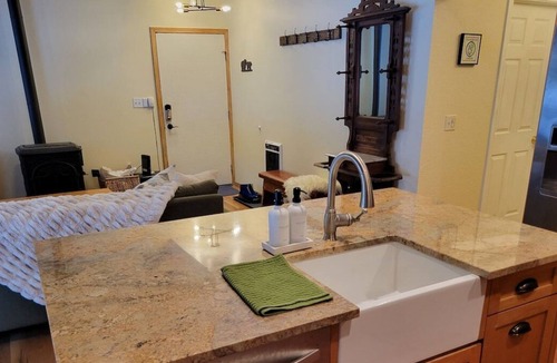 Woodwinds Condo | Cozy Condo in the Woods with Garage Parking