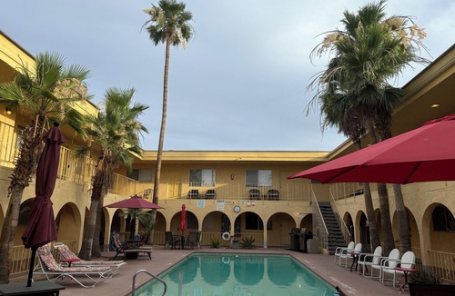 Lake Havasu City Condo | Cozy condo walking distance to downtown Lake Havasu with plenty of boat parking