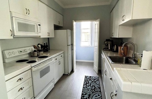 Duveneck - St. Francis Condo | Cozy Contemporary 1-bedroom condo in Palo Alto area, very nice & relaxing place