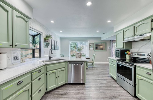 Raisin House | Cozy Contemporary Home in North Fresno