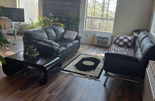 Phoenix Lake-Cedar Ridge Cottage | Cozy cottage for vacation in Cedar Ridge near its famous trail.