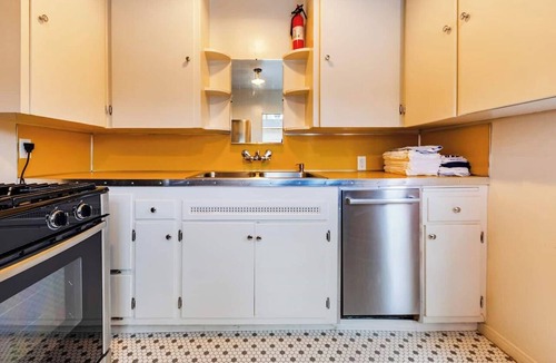 Mar Vista House | Cozy Cottage in Mar Vista - 2 Bedroom