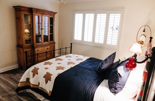Glenwood House | Cozy cottage w/stunning extra-large saltwater pool (ask for our packages)