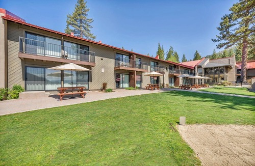 Truckee Condo | Cozy Deluxe Studio #131 at Donner Lake Village