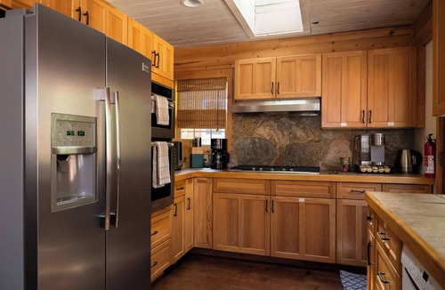 Bass Lake Cabin | Cozy Family Cabin - short walk to The Pines Village