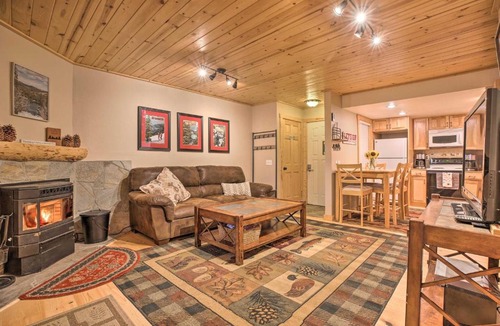 Mammoth Lakes House | Cozy Family Condo in Mammoth Lakes w/Balcony