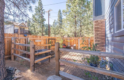 Woodlands House | Cozy Family Mountain Home! Quarter acre property!