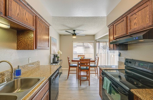 Fresno Apartment | Cozy Fresno Condo w/Balcony & Pool Access