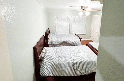 Lancaster House | Cozy Getaway Home Unit in quiet and peaceful neighborhood