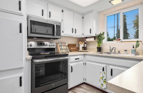 Davis House | Cozy home-away-from-home 3-bedroom house in Davis