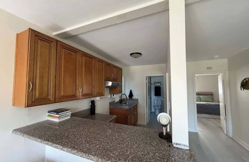 Paramount Apartment | Cozy Home Centrally Located!