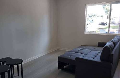 Paramount Apartment | Cozy Home Centrally Located!