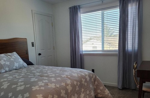 Modesto House | Cozy home in a Desirable neighborhood