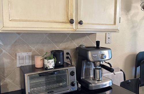 Redding House | Cozy home in nice neighborhood next to largest park in Redding ! Pet friendly.
