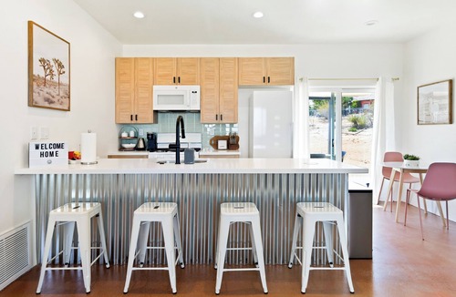 Joshua Tree House | COZY JOSHUA TREE HOME- 9 min to the park! with Hot Tub