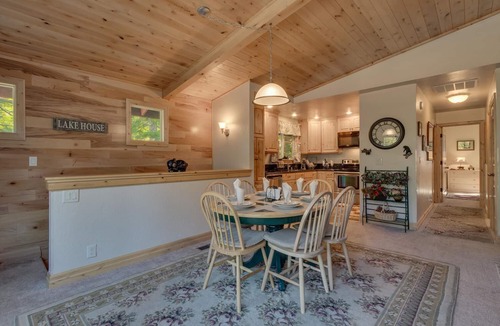 Tahoe Village Condo | Cozy Lake Tahoe Condo very close to Heavenly Ski Resort (SL223SB)