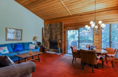 Lakeshore Condo | Cozy Lakeshore Cabin Near Skiing, Hiking & Fishing