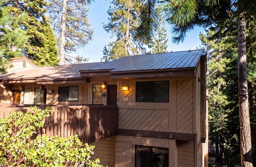 Lakeshore Condo | Cozy Lakeshore Cabin Near Skiing, Hiking & Fishing