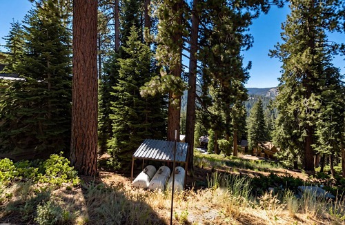 Lakeshore Condo | Cozy Lakeshore Cabin Near Skiing, Hiking & Fishing