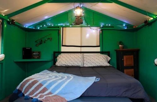 Bridgeport Other | Cozy Lakeside Glamping Cabin with Mountain Views near Eastern Sierra, California