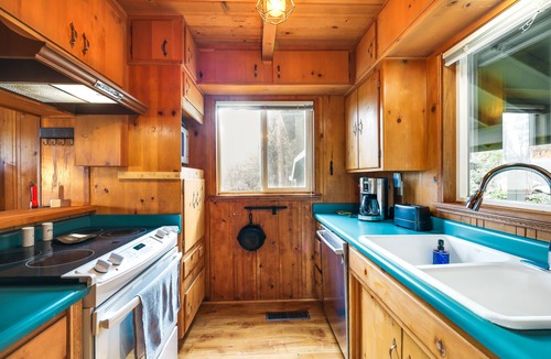 Mi-Wuk Village Cabin | Cozy Mi-Wuk Village Cabin: 18 Mi to Dodge Ridge!