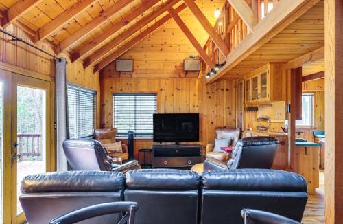 Mi-Wuk Village House | Cozy Mi-Wuk Village Cabin: 18 Mi to Dodge Ridge!
