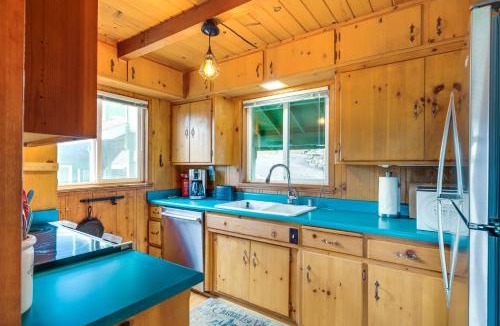 Mi-Wuk Village House | Cozy Mi-Wuk Village Cabin: 18 Mi to Dodge Ridge!