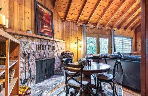 Mi-Wuk Village House | Cozy Mi-Wuk Village Cabin: 18 Mi to Dodge Ridge!