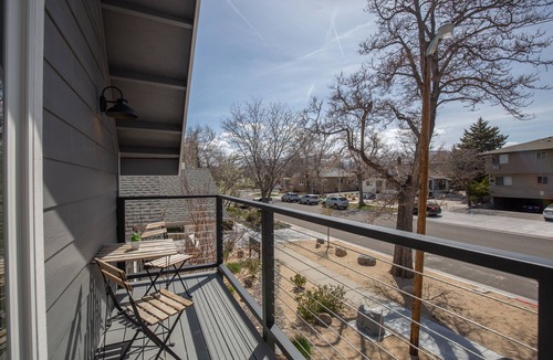 Midtown Apartment | Cozy Midtown Loft. Walk Everywhere!