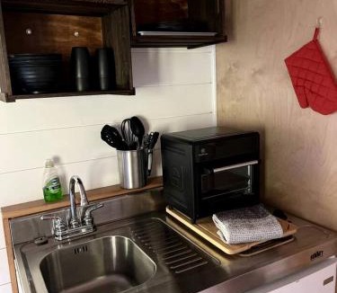 Groveland House | Cozy Modern Tiny Retreat with Stargazing & Yoga Dome Access Near Yosemite Tioga Pass, Groveland, California