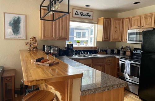 Tahoe Village Ski Chalet | Cozy mountain retreat with a view (Pet Friendly!)