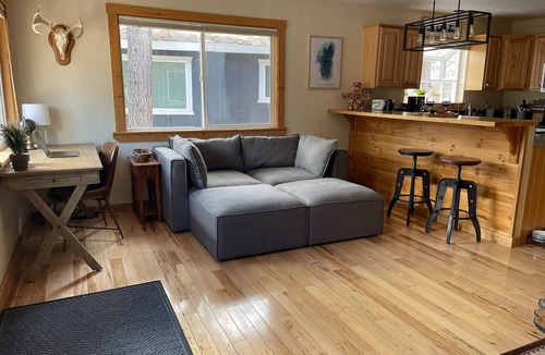 Tahoe Village Ski Chalet | Cozy mountain retreat with a view (Pet Friendly!)