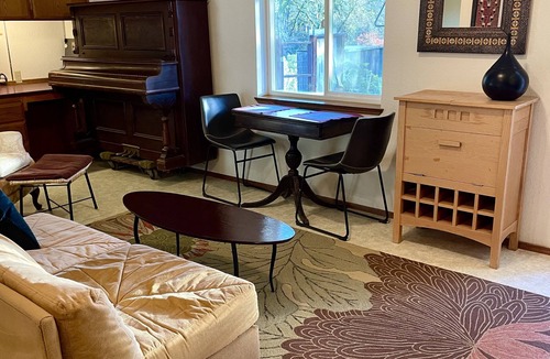 North Lakeport Apartment | Cozy, New, 1 Bedroom Private Apt near Hospital - Pets Negotiable