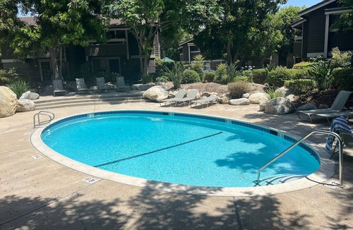 Northwood Condo | Cozy, newly renovated studio condo with fitness room, WiFi in delightful Irvine