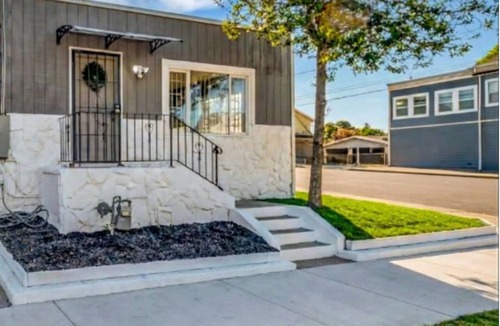 Oakland House | Cozy Oakland 2BR Home - Near Airport, BART & I-880