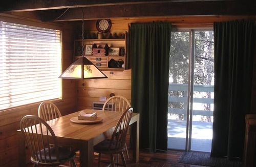 Pine Mountain Club Cabin | Cozy Pine Mountain Club Cabin 2 bedroom, 1 bath, pet-friendly, great fireplace