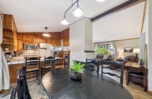 Sierra Tract House | Cozy Pines & Paths Retreat