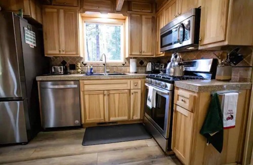 Cold Springs Cabin | Cozy retreat near Dodge Ridge Ski Resort, and Pinecrest Lake with fast Wi-Fi