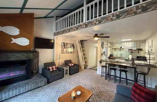 Shaver Lake Cabin | Cozy Shaver Lake Studio with Pool and Hot Tub, In Bretz Mill Condominiums!