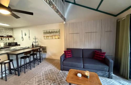 Shaver Lake House | Cozy Shaver Lake Studio with Pool and Hot Tub In Bretz Mill Condominiums