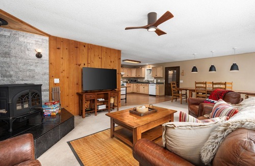 Sierra Cedars Cabin | Cozy, single level near the lake w/BOAT Parking!