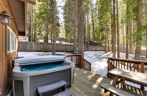 Country Club Estates House | Cozy South Lake Tahoe Home ~ 6 Mi to Shore!