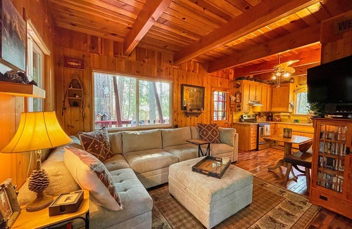 Mi-Wuk Village Cabin | “Cozy StoryBook Cabin Getaway” ~Pet Friendly~