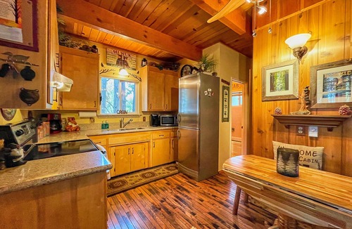 Mi-Wuk Village Cabin | “Cozy StoryBook Cabin Getaway” ~Pet Friendly~