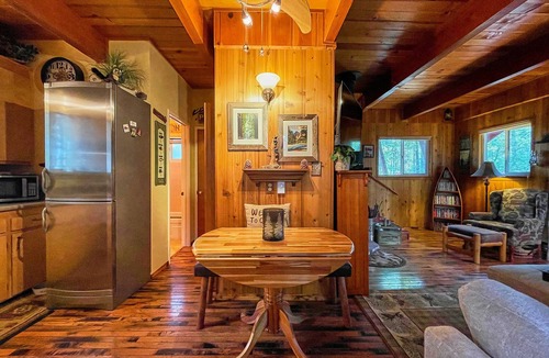 Mi-Wuk Village Cabin | “Cozy StoryBook Cabin Getaway” ~Pet Friendly~