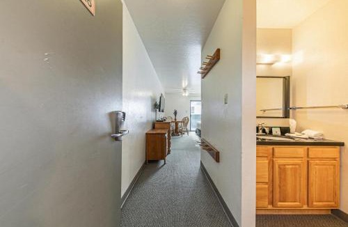 Truckee House | Cozy Studio #226 at Donner Lake Village