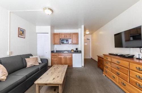 Truckee House | Cozy Studio #226 at Donner Lake Village