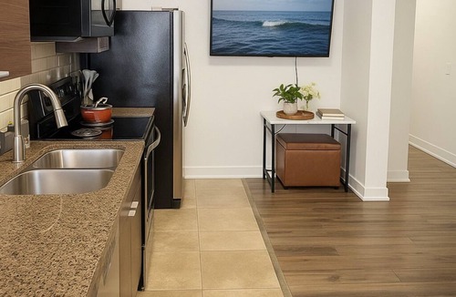 Del Rey Apartment | Cozy Studio · Free Parking · Pool · Gym · Hot Tub · BBQ · Workspace